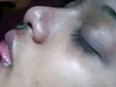 అందమైన మహిళ కఠినమైన అంగ సంపర్కం కలిగి ఉంది